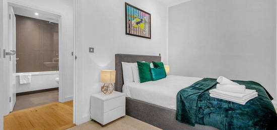 Flat to rent in Tryon Apartments, Hounslow TW3