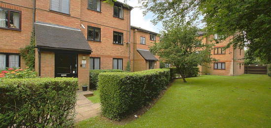 Flat for sale in Azalea Close, Hanwell W7