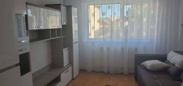 Inchiriez apartament