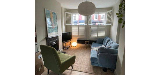 Terraced house to rent in Cissbury Road, London N15