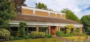 6 bedroom detached house for sale