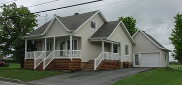 132, Avenue Commerciale
                        Tring-Jonction
