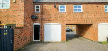 Flat to rent in Great Meadow Way, Aylesbury HP19