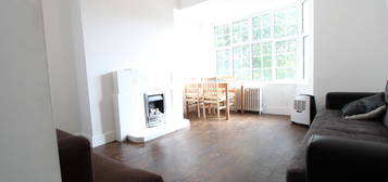 3 bed flat to rent