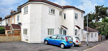 Maisonette to rent in Milton Road, Warley, Brentwood CM14