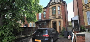 Flat to rent in Portland Road, Edgbaston, Birmingham B16