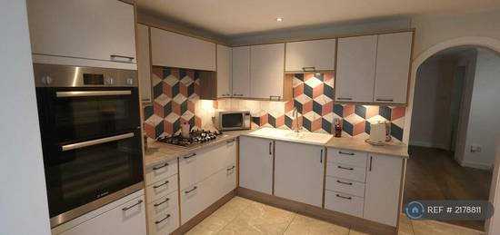 2 bedroom semi-detached house