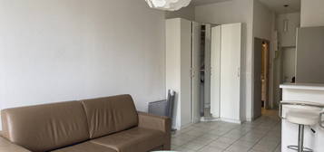 Studio meublé  à louer, 1 pièce, 34 m², Étage 1/–