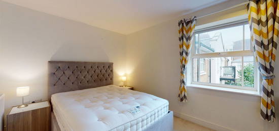 Flat to rent in Havilland Mews, London W12