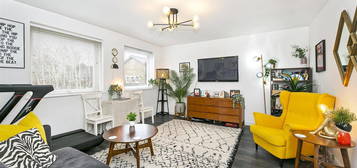 Flat for sale in Cedars Road, Hampton Wick, Kingston Upon Thames KT1