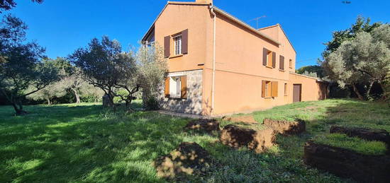 A vendre : Maison à rénover de 140 m² à Aubais