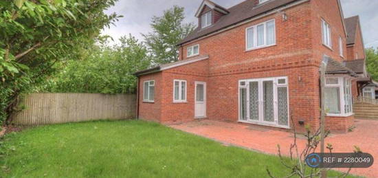 4 bedroom detached house