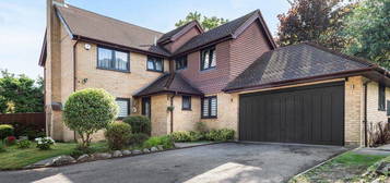 Detached house to rent in Linden Chase, Sevenoaks TN13