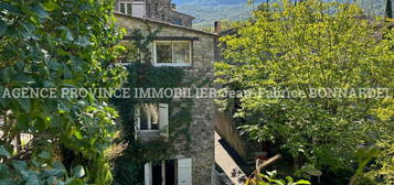 Maison de charme avec jardin bucolique