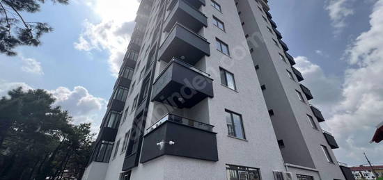 ÇEKMEKÖYDE SATILIK 3+1 İSKANLI KAPALI OTOPARKLI KULLANIŞLI DAİRE