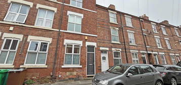 4 bedroom terraced house to rent