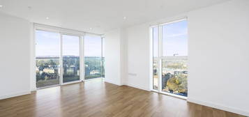 Flat to rent in Woodberry Grove, London N4