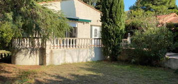 Maison individuelle avec jardin et place de parking