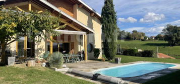 Villa contemporaine et chaleureuse 164m2 hab, 1026m2 de terrain, 4 chambres, vue imprenable !