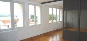 Appartement  à louer, 4 pièces, 2 chambres, 68 m²