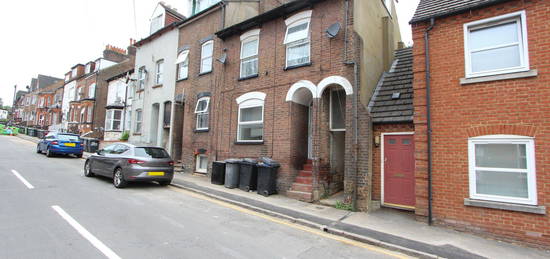 Studio to rent in Buxton Road, Luton LU1