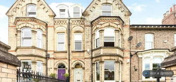 5 bedroom terraced house