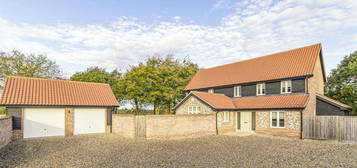 4 bedroom detached house