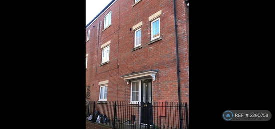 5 bedroom terraced house