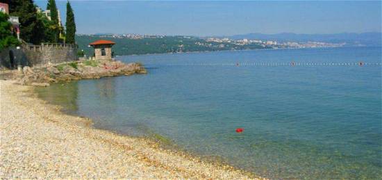 KROATIEN: Zweistöckige Wohnung mit Garten Wohnung erste Reihe am Meer in Istrien / Kroatien