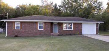 136 Clara St, Cowarts, AL 36321