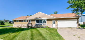 1402 Brentwood Ter, Marshalltown, IA 50158