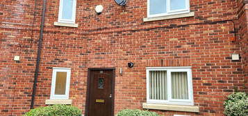 Town house to rent in Bolton Road, Westhoughton, Bolton BL5