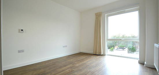 Flat to rent in Ringers Road, Bromley, Greater London BR1