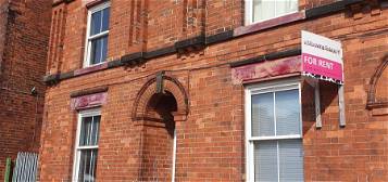 Flat to rent in South Place, Off Beetwell Street, Chesterfield S40