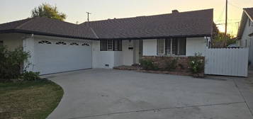 9011 Etiwanda Ave, Northridge, CA 91325