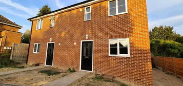 5 bedroom semi-detached house