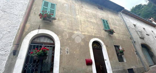 CASA SEMINDIPENDENTE A MORBEGNO