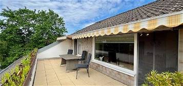 Renovierte Maisonettewohnung mit Dachterrasse, Loggia und Garage