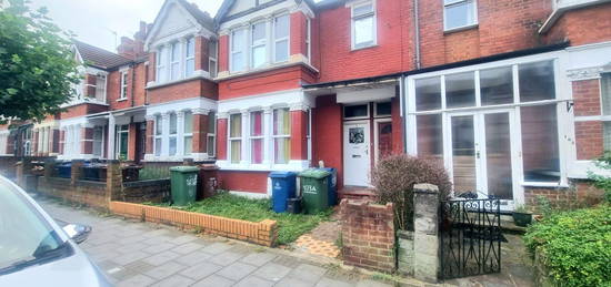 Flat to rent in Vaughan Road, Harrow HA1