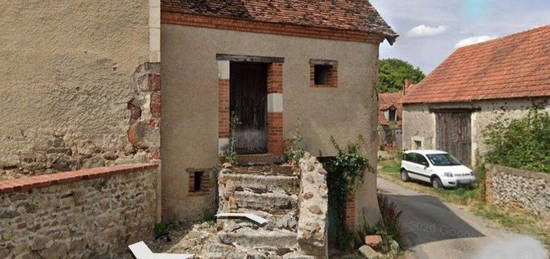 A vendre un atelier dans un hameau tranquille, à aménager. Pas de commodités ni de branchements. Prix de 10 000euros