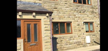 Flat to rent in Austerlands, Saddleworth OL4