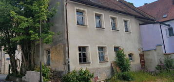 Haus zu verkaufen mit Grundstück in Sulzbach-Rosenberg.