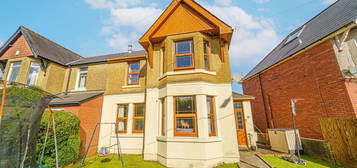 3 bed semi-detached house for sale