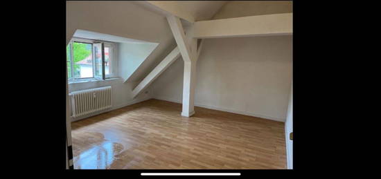 Helles FrauenWG-Zimmer in Zehlendorf