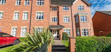 Flat to rent in Shalefield Gardens, Atherton, Manchester M46