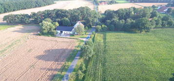 Individuelles altes Bauernhaus in traunhafter, idyllischer Lage,