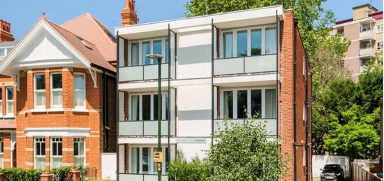 Flat for sale in Spring Grove Road, Richmond TW10