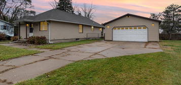 307 Walter Ct, Midland, MI 48642