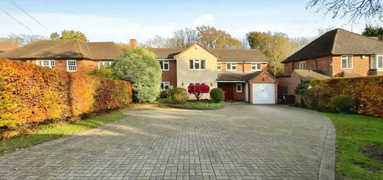 5 bedroom detached house