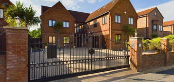 6 bedroom detached house for sale